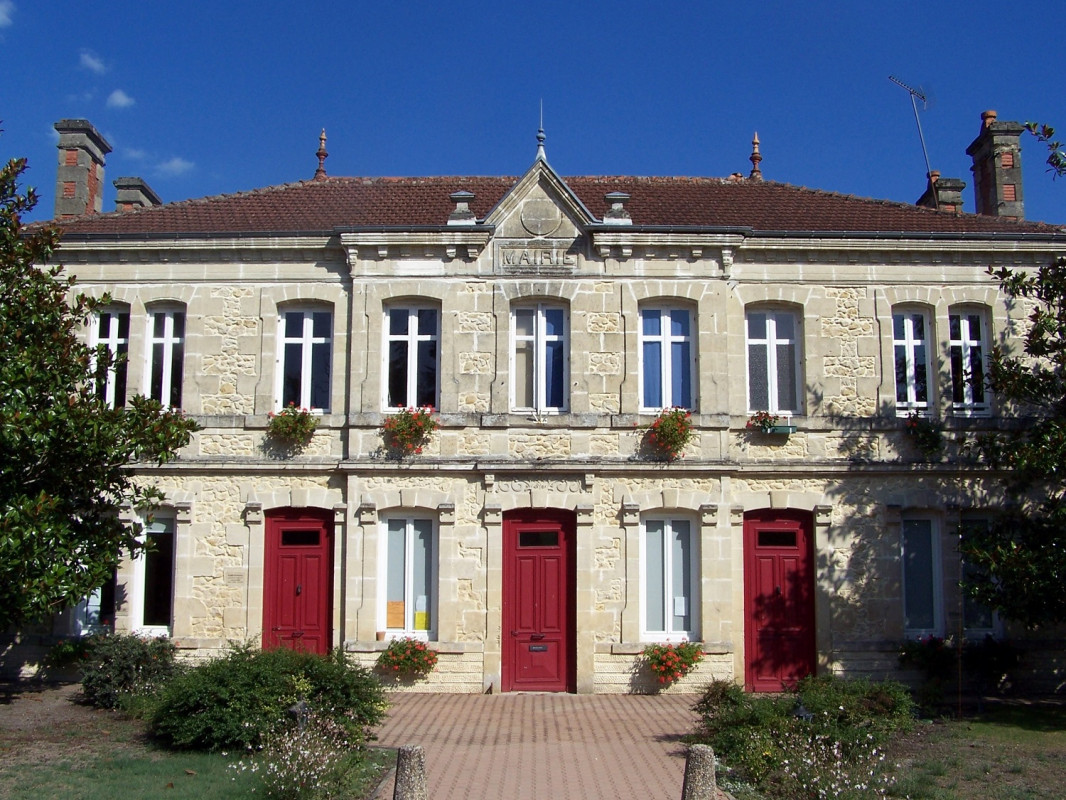 Balizac_Mairie.jpg